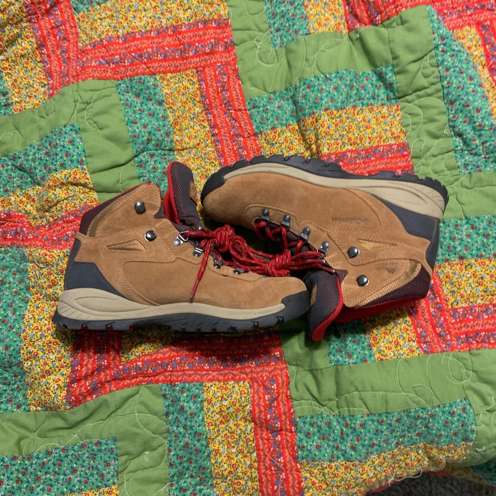 Columbia Newton Ridge Plus boots PERFECT CONDITION